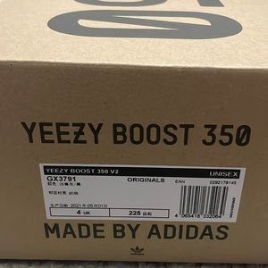 Yeezy boost 350 all black! Unisex - size 4UK